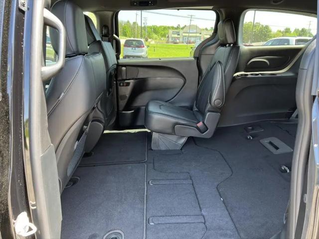 2026 Chrysler Pacifica Select AWD