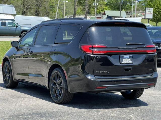 2026 Chrysler Pacifica Select AWD