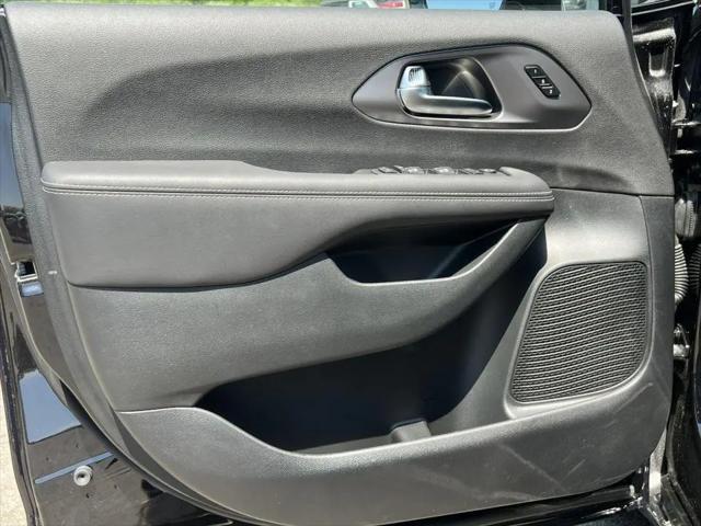 2026 Chrysler Pacifica Select AWD