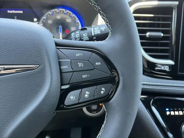 2026 Chrysler Pacifica Select AWD