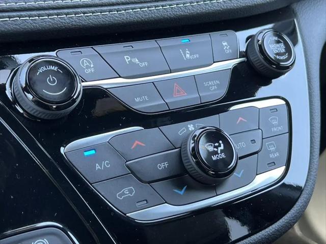 2026 Chrysler Pacifica Select AWD