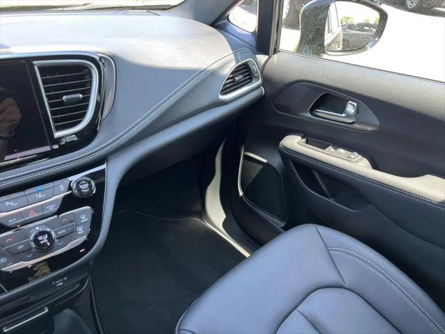 2026 Chrysler Pacifica Select AWD