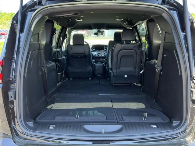 2026 Chrysler Pacifica Select AWD