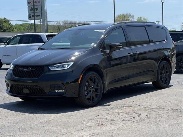2026 Chrysler Pacifica Select AWD