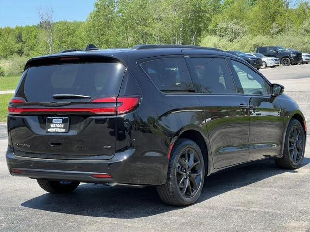 2026 Chrysler Pacifica Select AWD