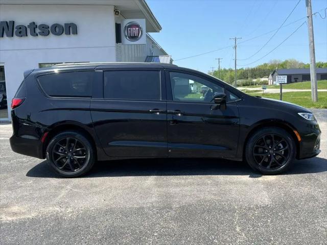 2026 Chrysler Pacifica Select AWD