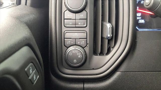 2023 Chevrolet Silverado 1500 4WD Double Cab Standard Bed Custom