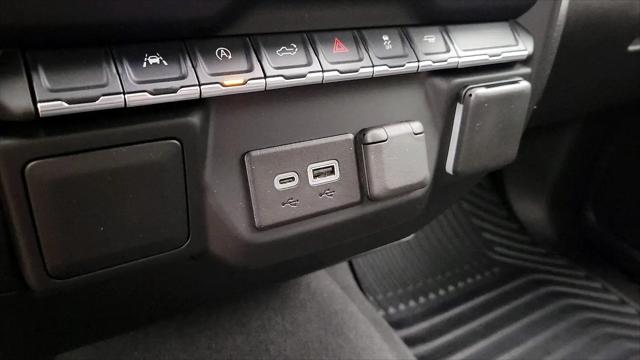 2023 Chevrolet Silverado 1500 2WD Crew Cab Short Bed Custom