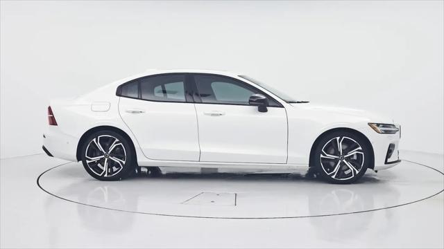 2024 Volvo S60 B5 Ultimate Dark Theme
