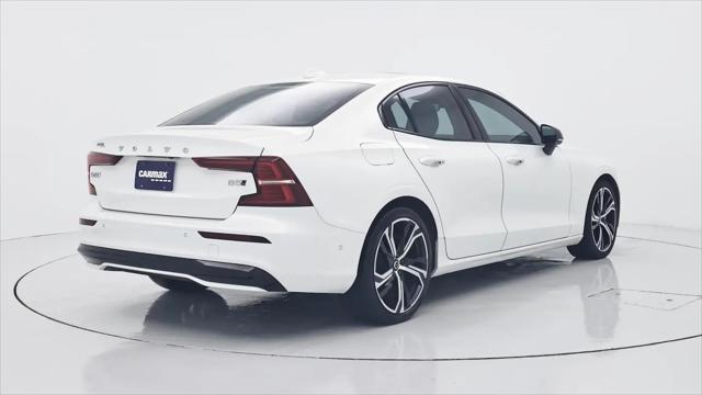 2024 Volvo S60 B5 Ultimate Dark Theme