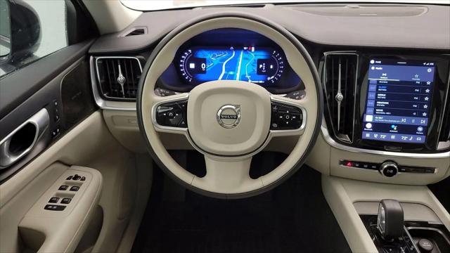 2024 Volvo S60 B5 Ultimate Dark Theme