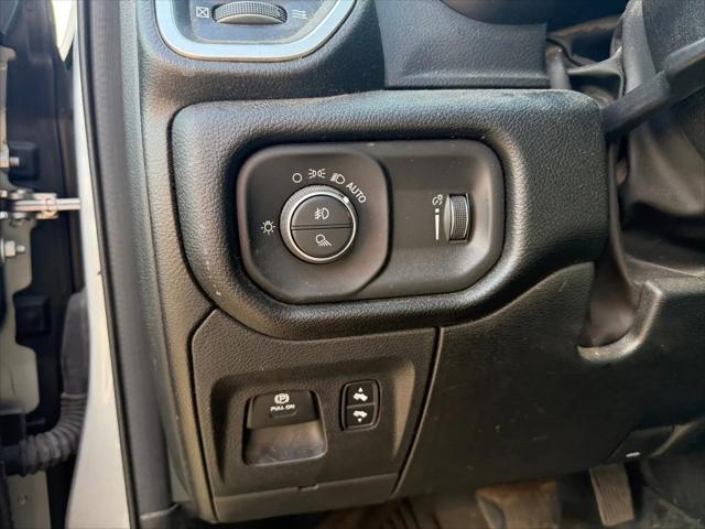2022 Ram 1500 Big Horn Crew Cab 4x4 5'7" Box