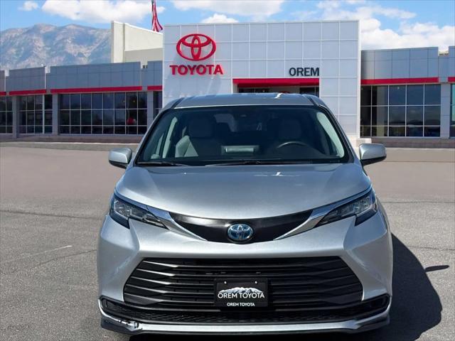 2022 Toyota Sienna LE