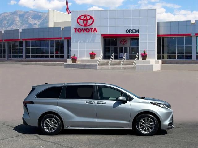 2022 Toyota Sienna LE