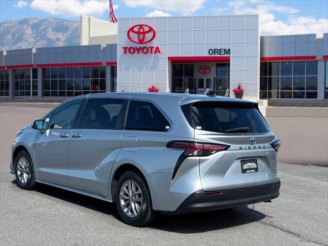 2022 Toyota Sienna LE