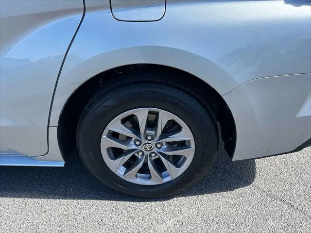 2022 Toyota Sienna LE