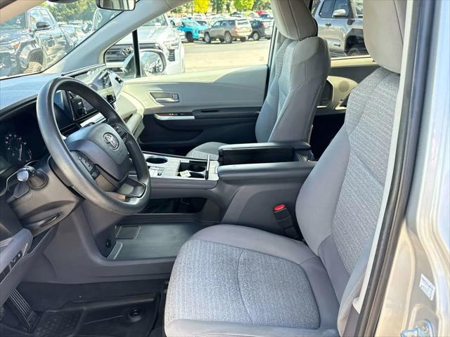 2022 Toyota Sienna LE