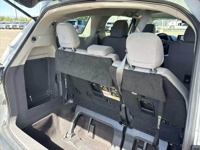 2022 Toyota Sienna LE