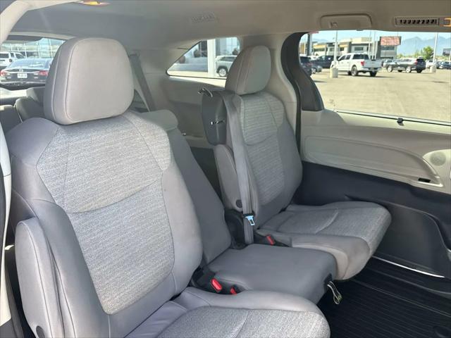 2022 Toyota Sienna LE