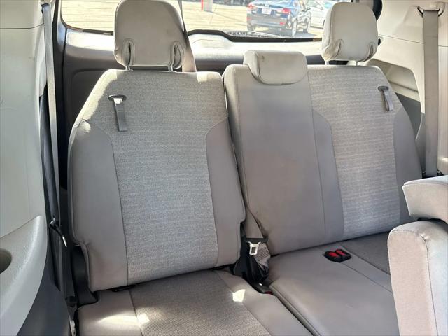 2022 Toyota Sienna LE