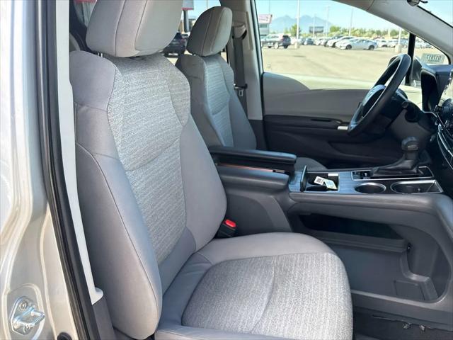2022 Toyota Sienna LE