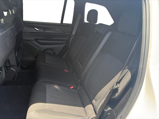 2024 Jeep Grand Cherokee Laredo 4x4