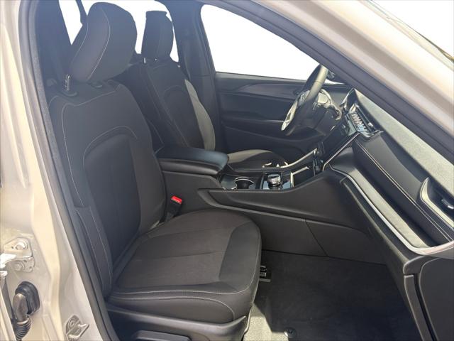 2024 Jeep Grand Cherokee Laredo 4x4