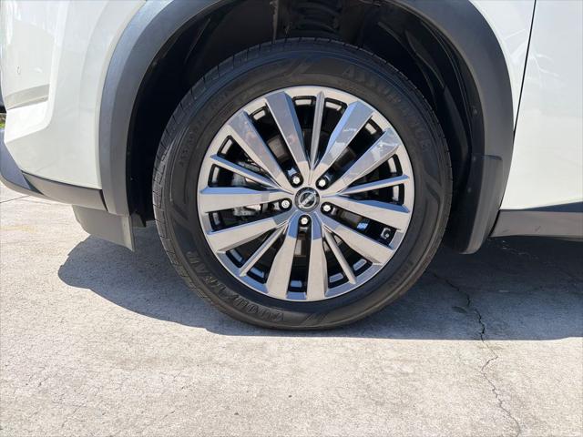 2023 Nissan Pathfinder SL 4WD