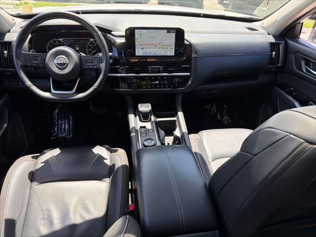 2023 Nissan Pathfinder SL 4WD