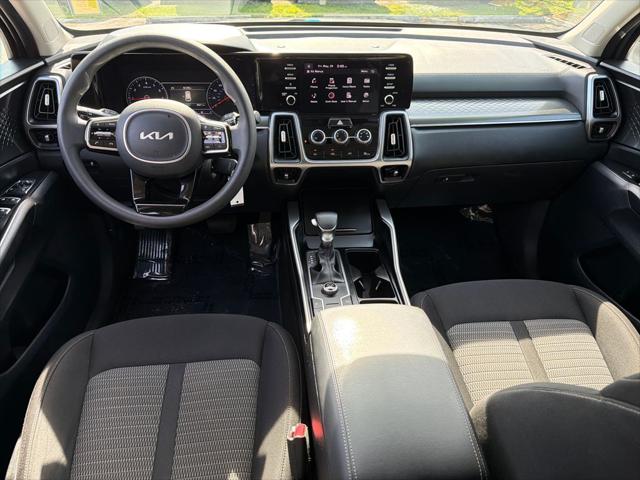 2022 Kia Sorento LX