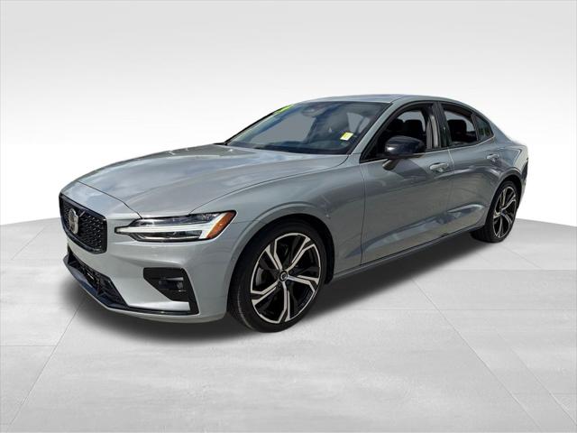 2024 Volvo S60 B5 Plus Dark Theme