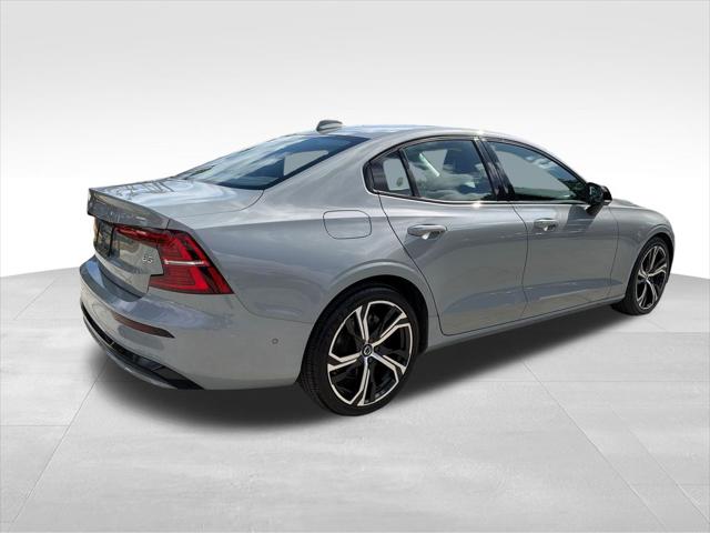 2024 Volvo S60 B5 Plus Dark Theme