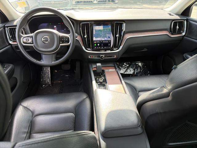 2024 Volvo S60 B5 Plus Dark Theme