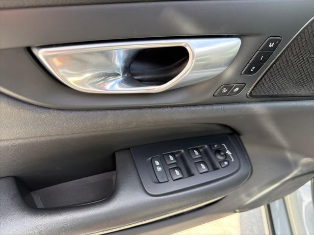 2024 Volvo S60 B5 Plus Dark Theme