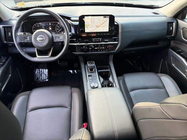 2025 Nissan Pathfinder SL 4WD