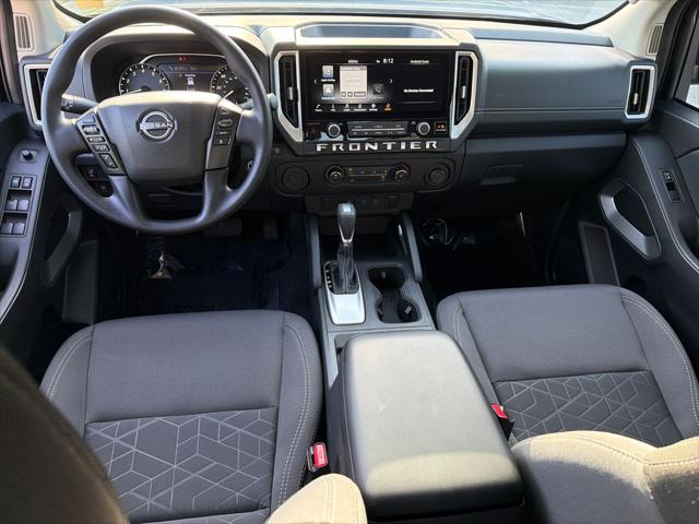 2025 Nissan Frontier Crew Cab SV 4x2