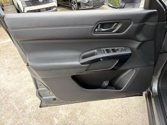 2023 Nissan Pathfinder SV FWD