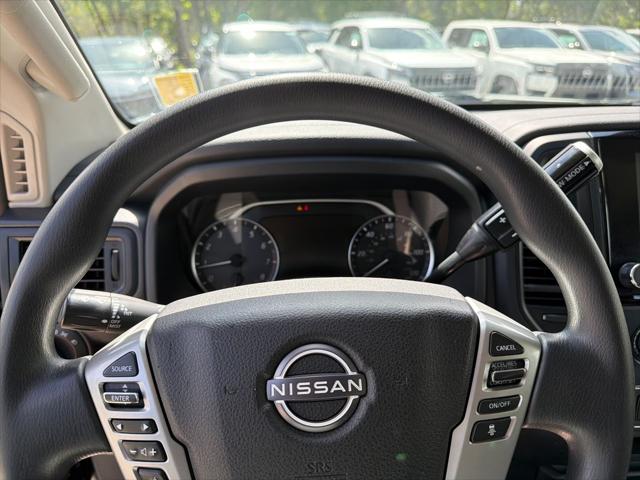 2023 Nissan Titan Crew Cab SV 4x2