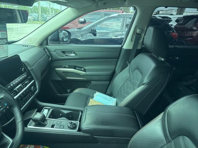 2024 Nissan Pathfinder Platinum 4WD
