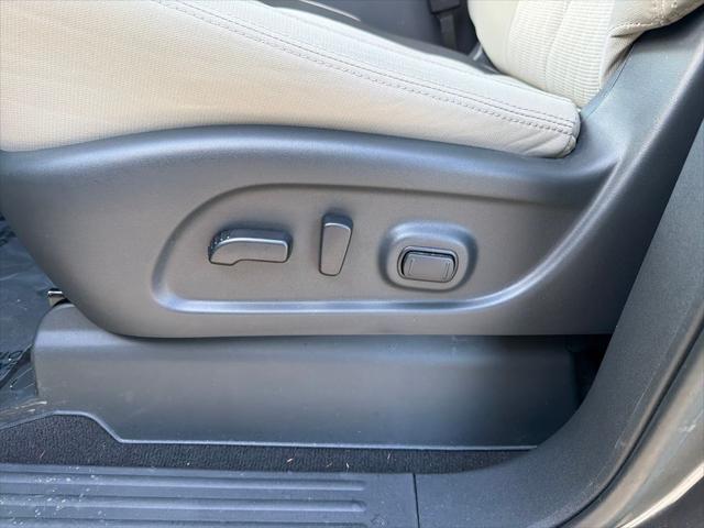 2024 Nissan Titan Crew Cab SV 4x2