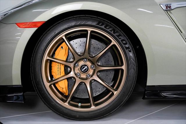 2021 Nissan GT-R T-spec Dual-clutch 6-Speed Transmission
