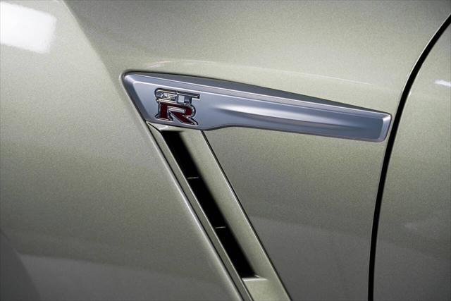 2021 Nissan GT-R T-spec Dual-clutch 6-Speed Transmission