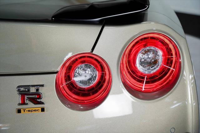 2021 Nissan GT-R T-spec Dual-clutch 6-Speed Transmission