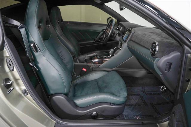 2021 Nissan GT-R T-spec Dual-clutch 6-Speed Transmission