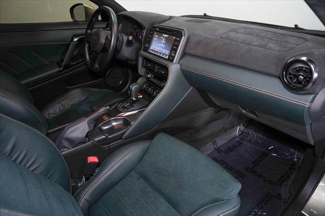 2021 Nissan GT-R T-spec Dual-clutch 6-Speed Transmission