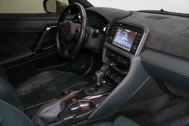 2021 Nissan GT-R T-spec Dual-clutch 6-Speed Transmission