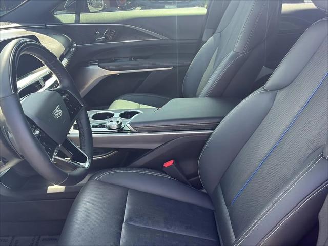 2024 Cadillac iQ Luxury w/1SE