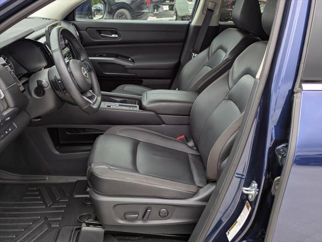 2025 Nissan Pathfinder SL FWD