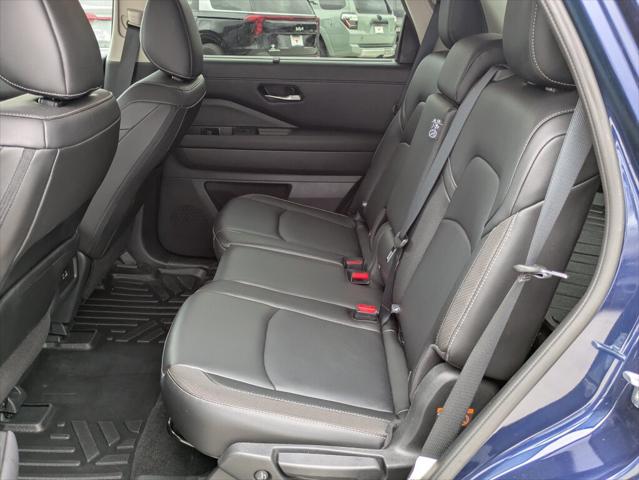 2025 Nissan Pathfinder SL FWD