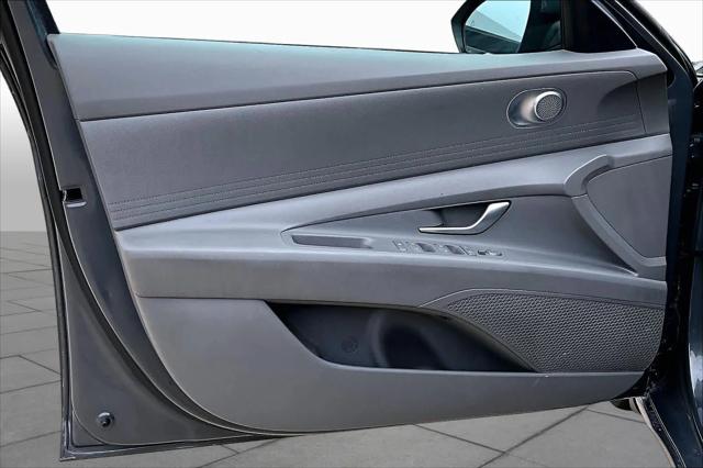 2024 Hyundai Elantra SE